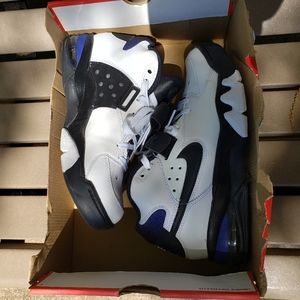 Men's/Youth size 7 Nike Air Force Max Sneakers